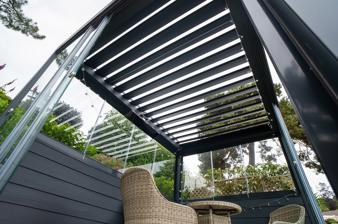 Brustor B200 pergola inside