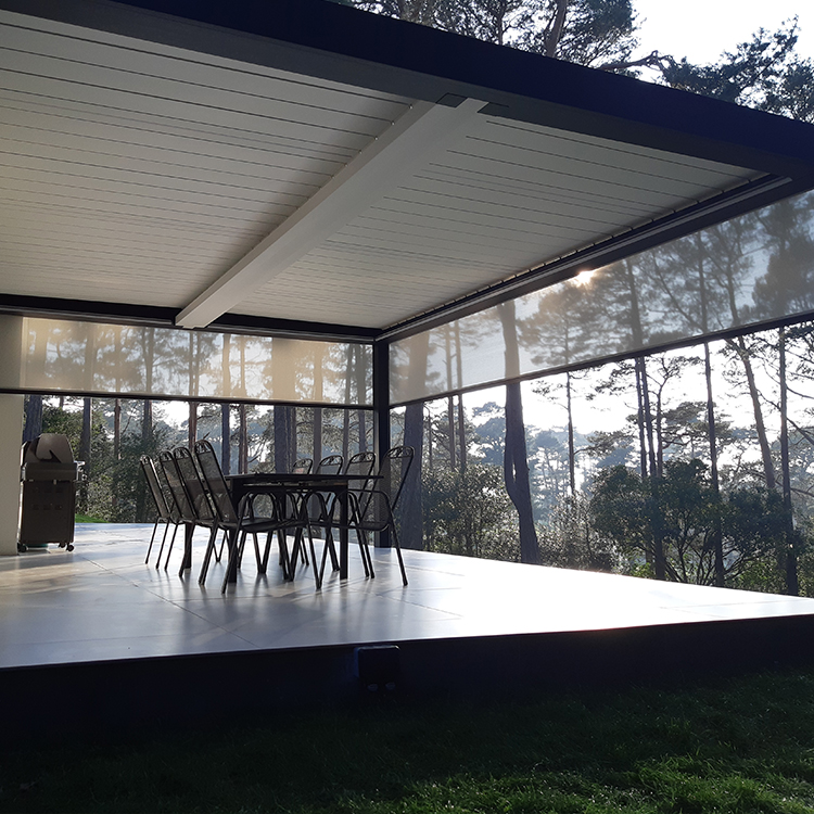 Canford Cliffs Pergola with Screen