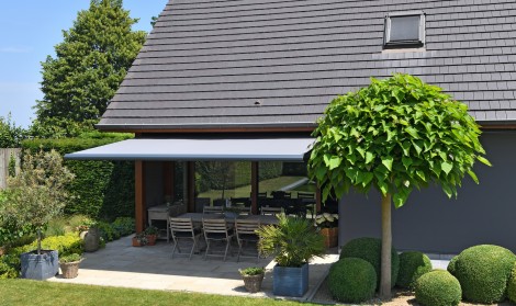 Brustor house awning