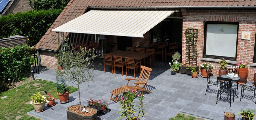 clean-garden-awning