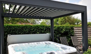louvered-roof-pergola