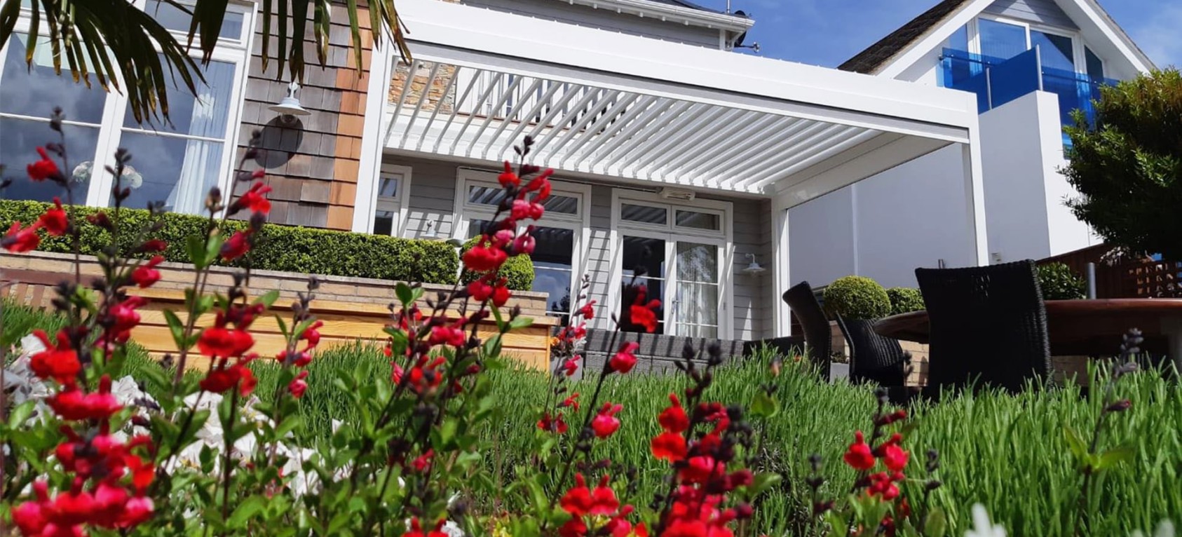 patio-roof-sandbanks-installation-min